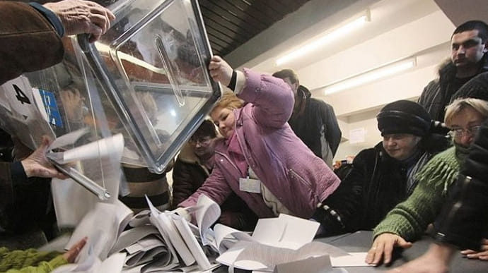 Выборы-2020: в Киеве еще ни один райизбирком не готов сдавать протоколы