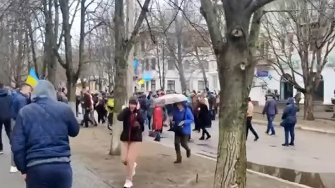 Херсонщина: жители Каховки вышли на митинг, оккупанты открыли огонь