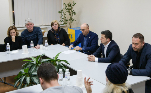Зеленский встретился с родственниками погибших в Иране украинцев