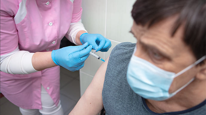 В Украине за сутки вакцинировали более 37 тысяч украинцев 