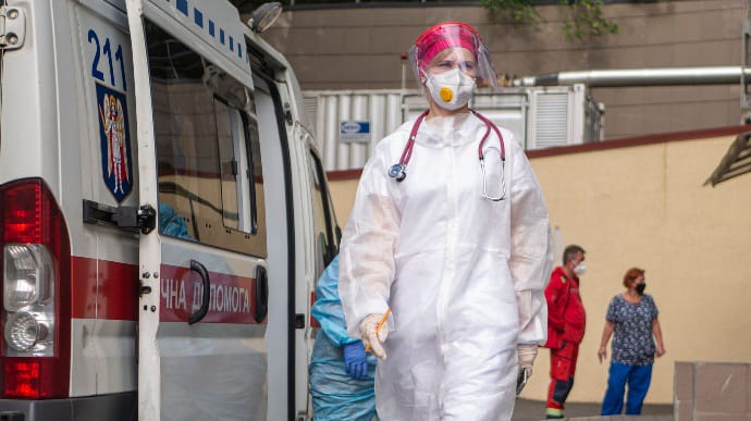 Пандемія: Україна все ще тримає лідерські позиції за числом нових хворих 