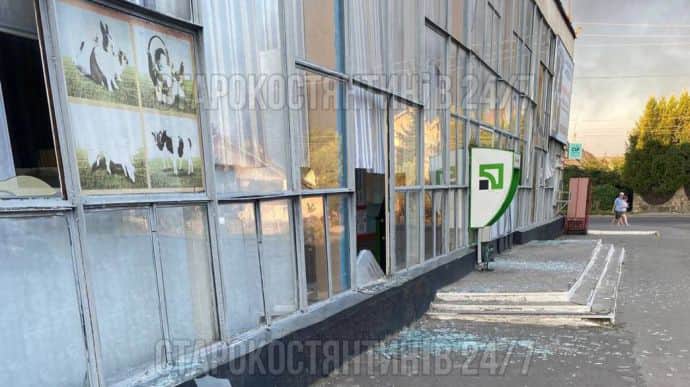 Smoke seen and windows smashed in Starokostiantyniv in Khmelnytskyi Oblast