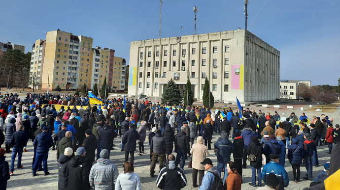 Жителі Славутича вийшли на мирну акцію проти окупантів 