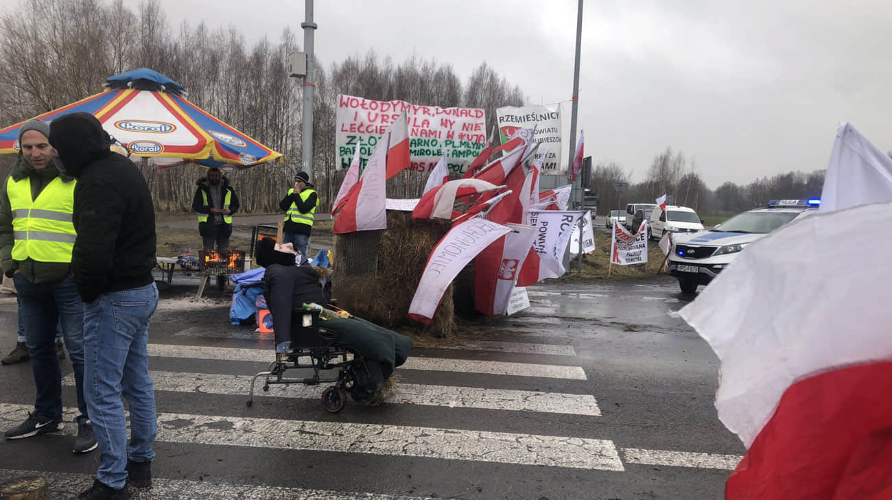 Mass protests by Polish farmers lead to blockade of border with Ukraine – photo