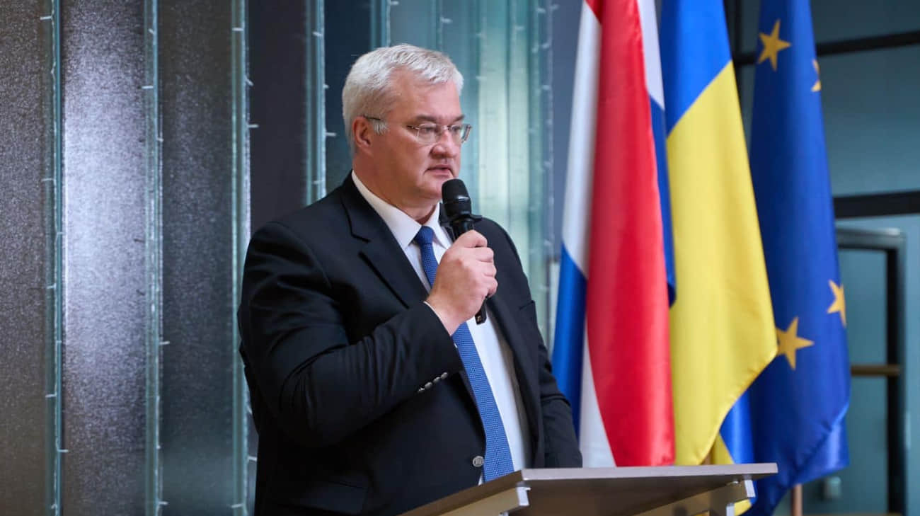 Ukraine's foreign minister explains what Ukraine must do if it is not offered NATO membership