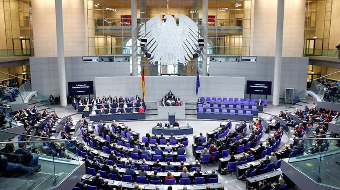 Немецкий парламент переходит на обязательный масочный режим