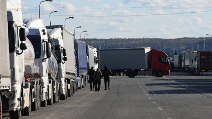 Поляки будут останавливать транспорт с украинским зерном на границе с Литвой