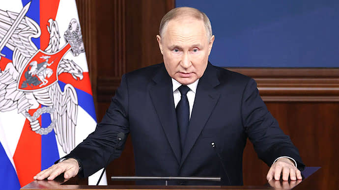 Путін доручив ставити росіян на військовий облік без особистої явки