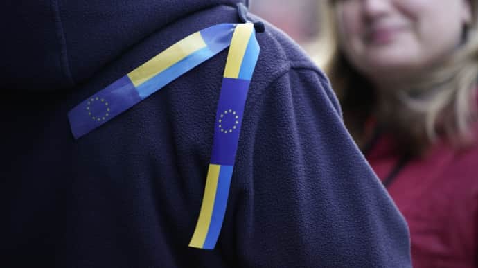 Ukraine signs security agreements with Lithuania and Estonia at EU Summit