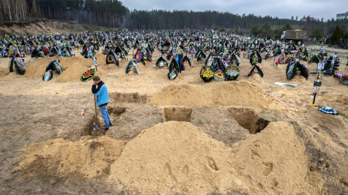 Zelenskyy: Mass grave with bodies of 900 civilians found in Kyiv Region