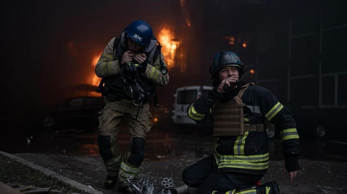 Ракетный удар россиян: в Киеве пострадал 21 человек, еще одна женщина в состоянии клинической смерти