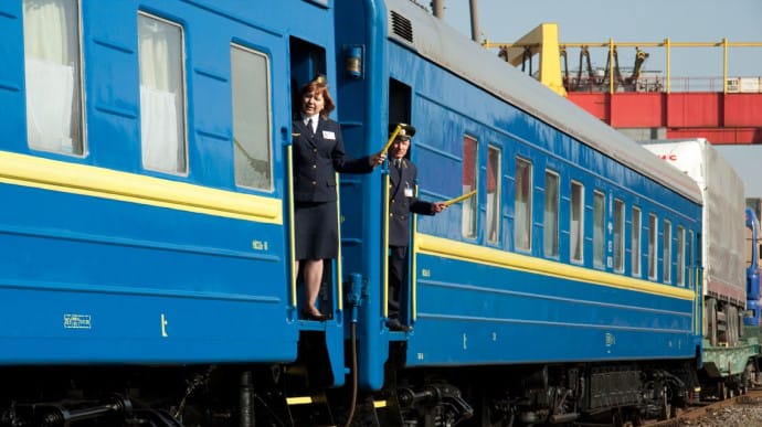 Грузовые вагоны сошли с рельсов в Запорожье, пассажирские поезда задерживаются