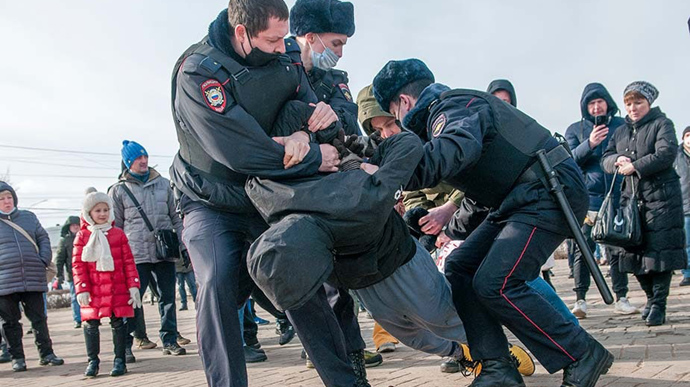 В России рекордное число задержаний за 10 лет – более 4 тысяч 