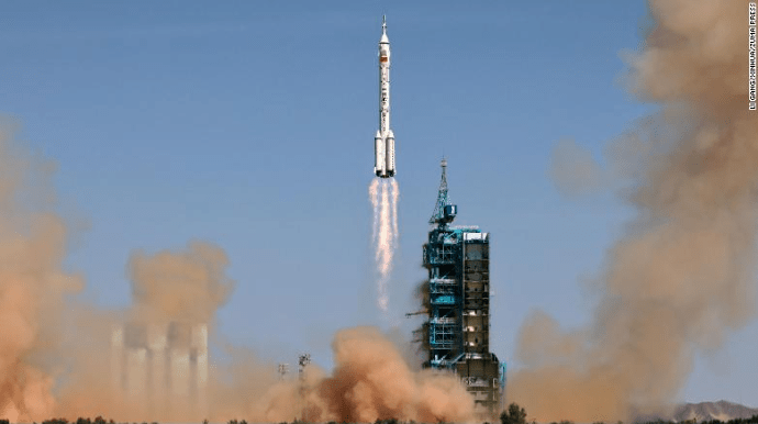 Китай успешно отправил астронавтов на новую космическую станцию