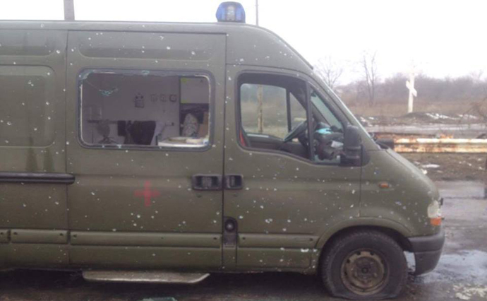 Бойовики обстріляли волонтерів на КПВВ Майорськ, є поранені