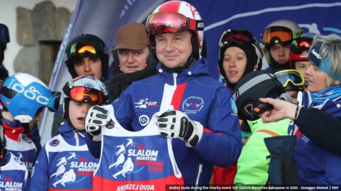 Президента Польщі розкритикували за участь в лижному чемпіонаті у розпал епідемії