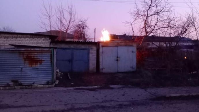 Боевики обстреляли Новолуганское: погиб мирный житель, перебит газопровод