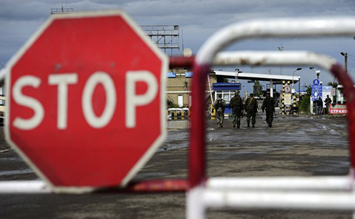 СЦКК: Через неконтролируемую границу с РФ ездит больше военных