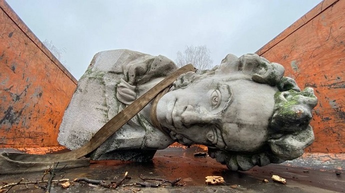 У Кременчуці знесли пам’ятник Пушкіну 