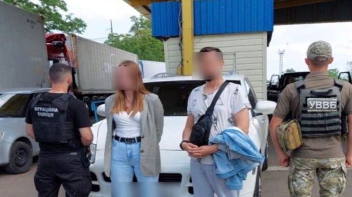 Одеситка вивозила призовників за кордон під виглядом опікунів її сина, була затримана