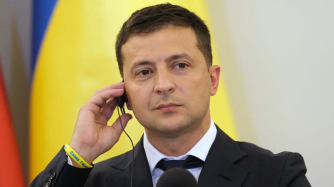 Зеленский впервые поговорил с Орбаном и пригласил его в Украину
