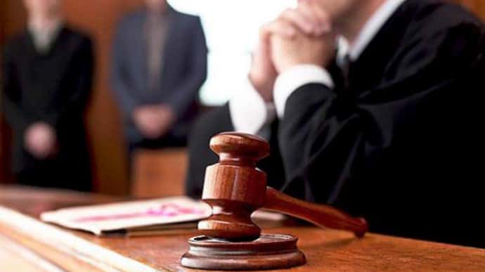Двух судей отстранили от работы за пьяное вождение и ДТП