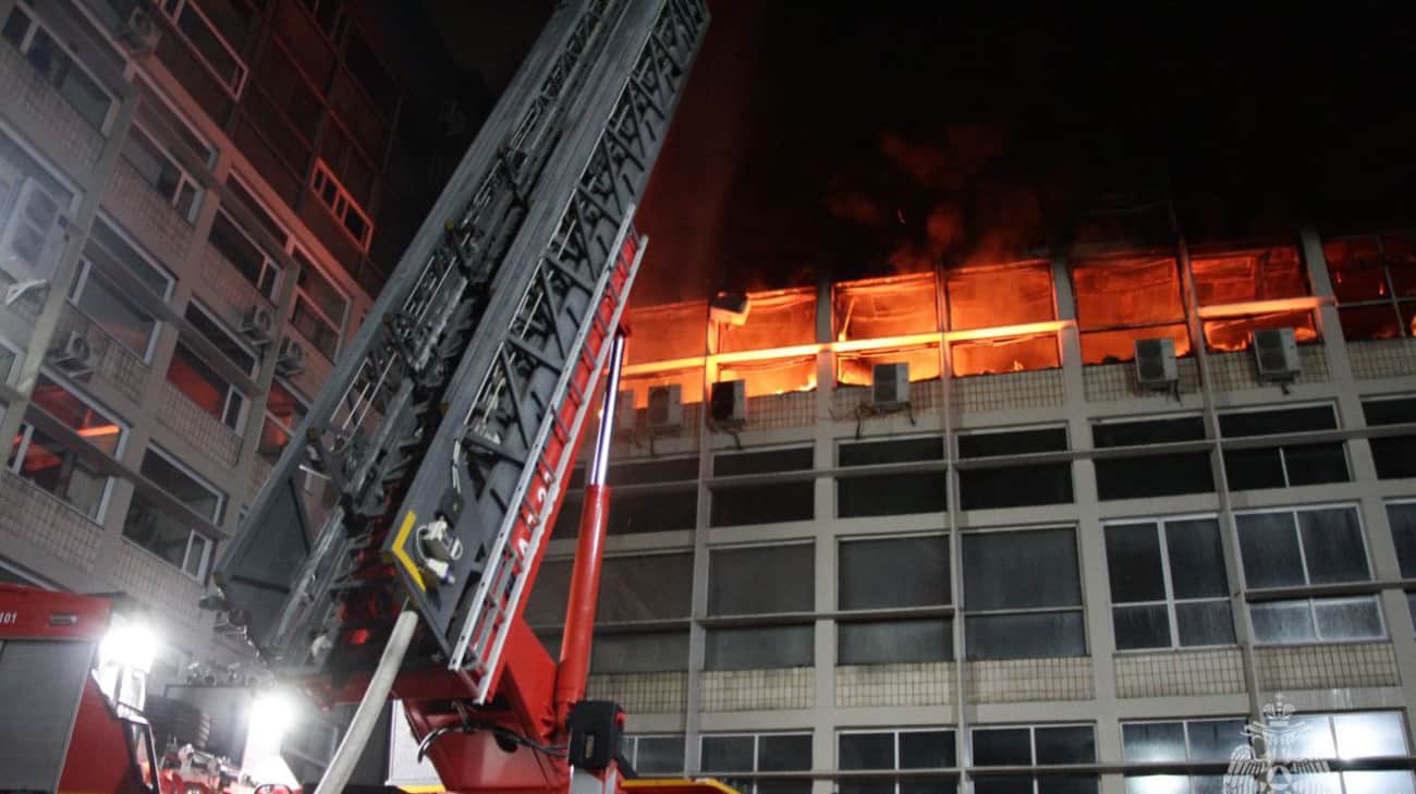 In St. Petersburg, a strategic enterprise for the production of microelectronics is burning