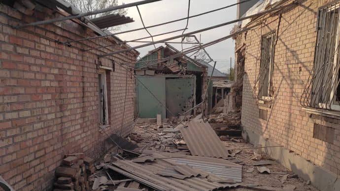 Russians bombard Nikopol district, wounding 42-year-old man