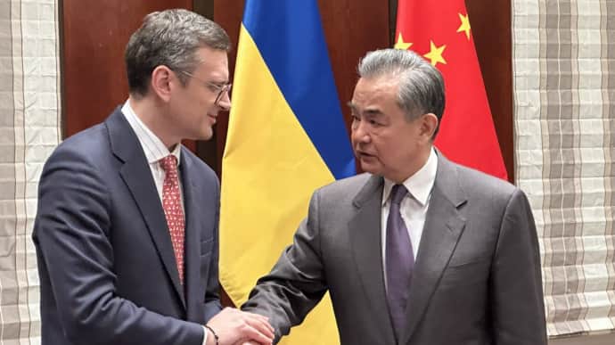Ukrainian and Chinese foreign ministers discuss restoring peace in Ukraine