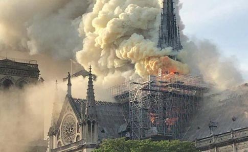 У Парижі загорівся Собор Паризької Богоматері
