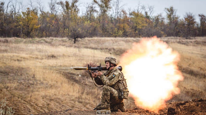 Ukrainian forces kill 880 Russian soldiers and destroy 14 artillery systems