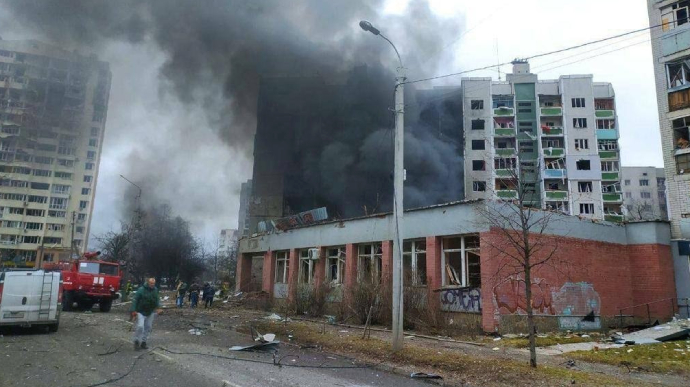 Оккупанты нанесли ракетный удар по жилому массиву в центре Чернигова