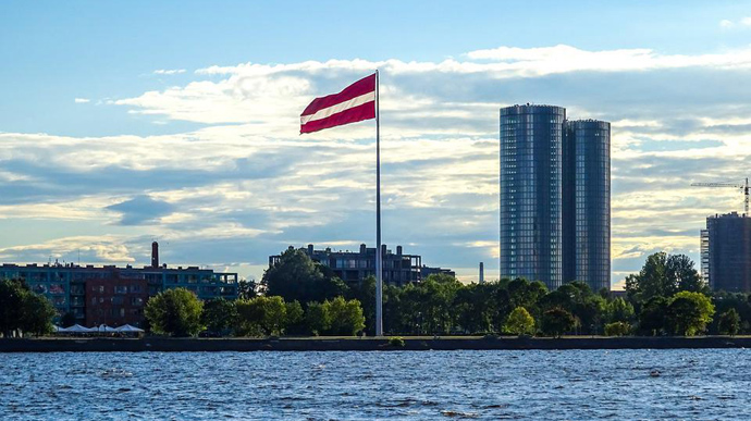 Латвия не будет выдавать рабочие визы россиянам, ограничит продление вида на жительство