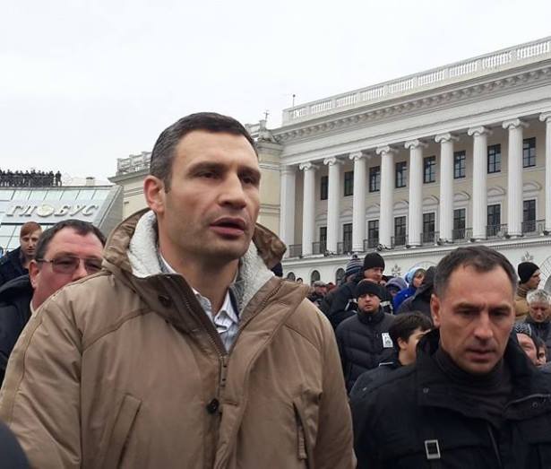 На Майдане - лидеры оппозиции, Виталий Кличко с супругой - в том числе. Фото Валерии Ивашкиной