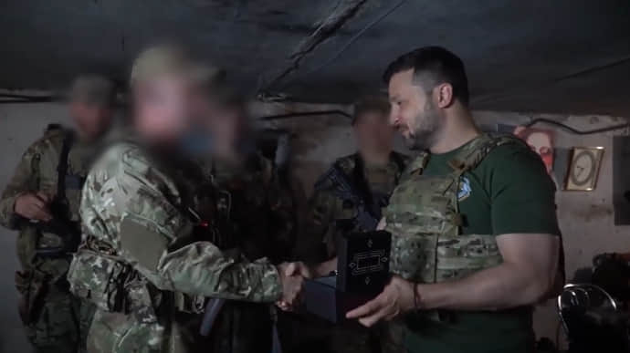 Zelenskyy arrives at contact zone to greet Special Operations Forces 
