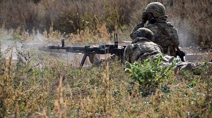 Доба на Донбасі: ворог 9 разів накривав вогнем позиції ЗСУ