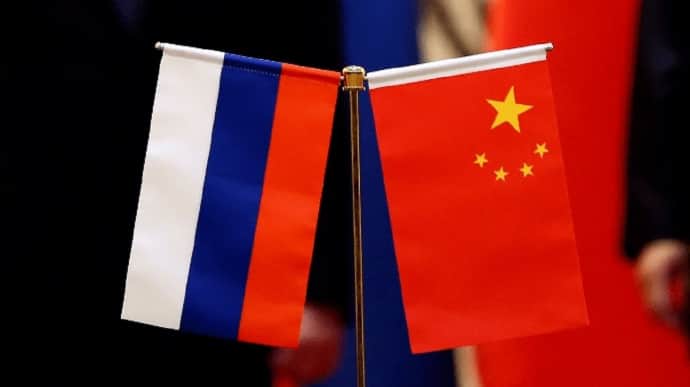 Китай оказывает России экономическую помощь и наращивает торговлю с ней – разведка США