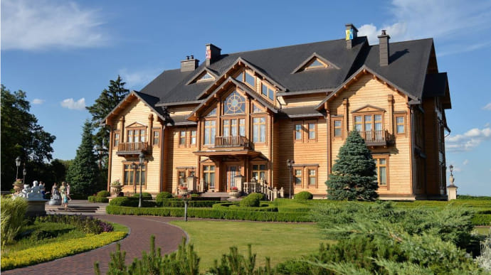 НАБУ завершило розслідування заволодіння Януковичем резиденції Межигір’я