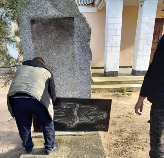 Окупанти прибрали пам'ятники Голодомору на Херсонщині