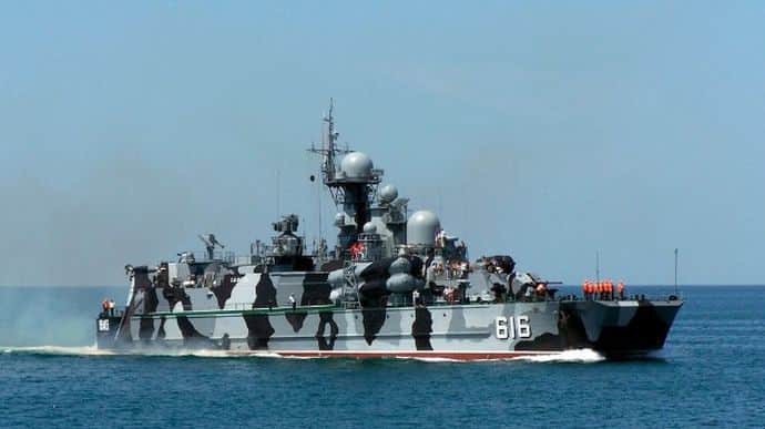 Ukrainian SeaBaby drone hits Russian Samum missile warship in Black Sea