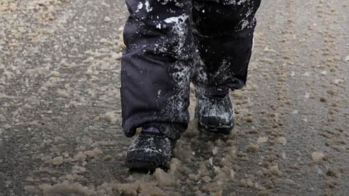 В Україні прогнозують похолодання: місцями дощ з мокрим снігом