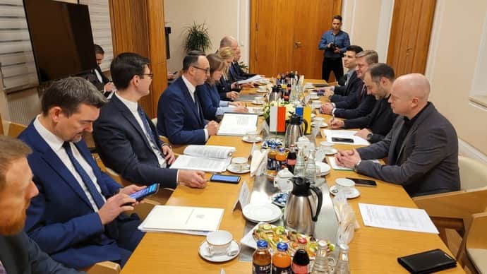 Ukraine's and Poland's infrastructure ministers meet for first time to discuss border blockade