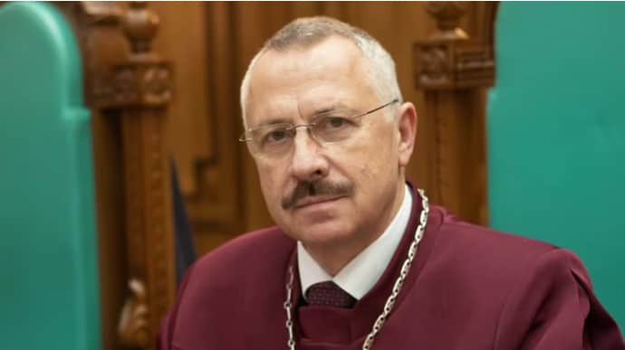 НАПК говорит, что суд оштрафовал и.о. главы КС Головатого, потому что тот не выполнил предписание