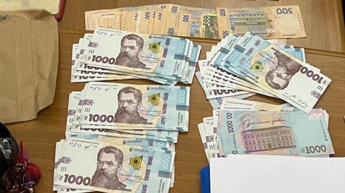 Адвоката и топ-менеджера киевского банка поймали на взятке