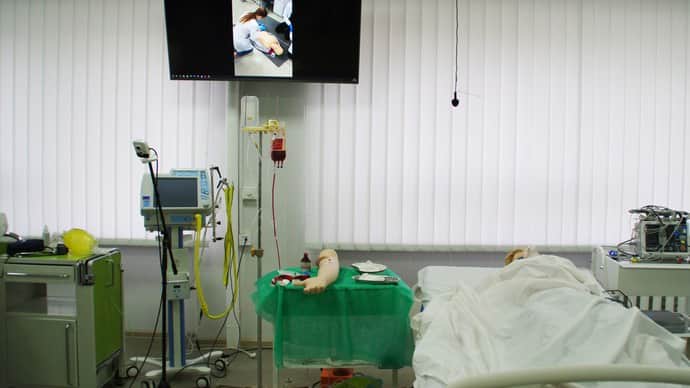 Switzerland funds six simulation centres for medical training in Ukraine