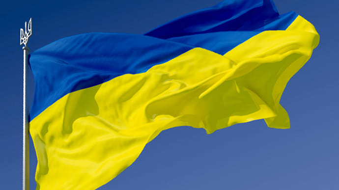 Росіянин зняв прапор України з будівлі ТРЦ у Вінниці
