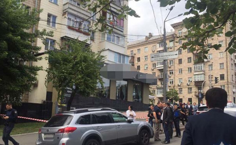 Умер мужчина, которого подстрелили возле ресторана в Киеве