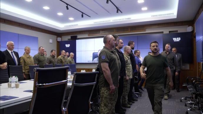 Zelenskyy holds meeting of Staff on defence on fronts  from which Russia launched attacks – video