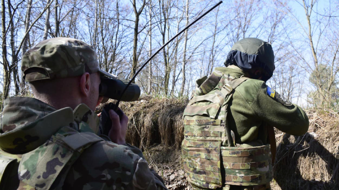 Russians again fire at Chernihiv region border guards