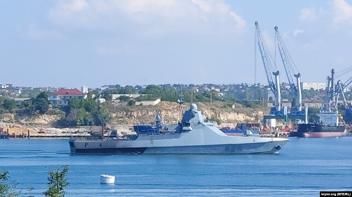 У Севастополі помітили підбитий корабель флоту РФ – ЗМІ